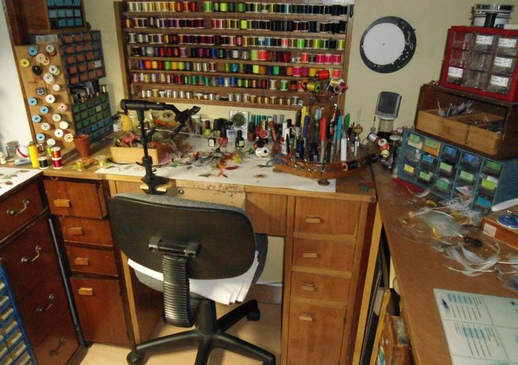 fly fishing tying bench to tie your own flies